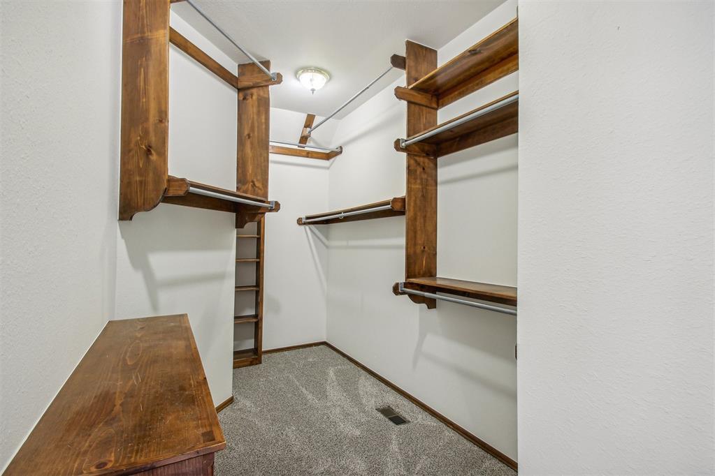 1236 Three Oaks Circle Property Photo 32