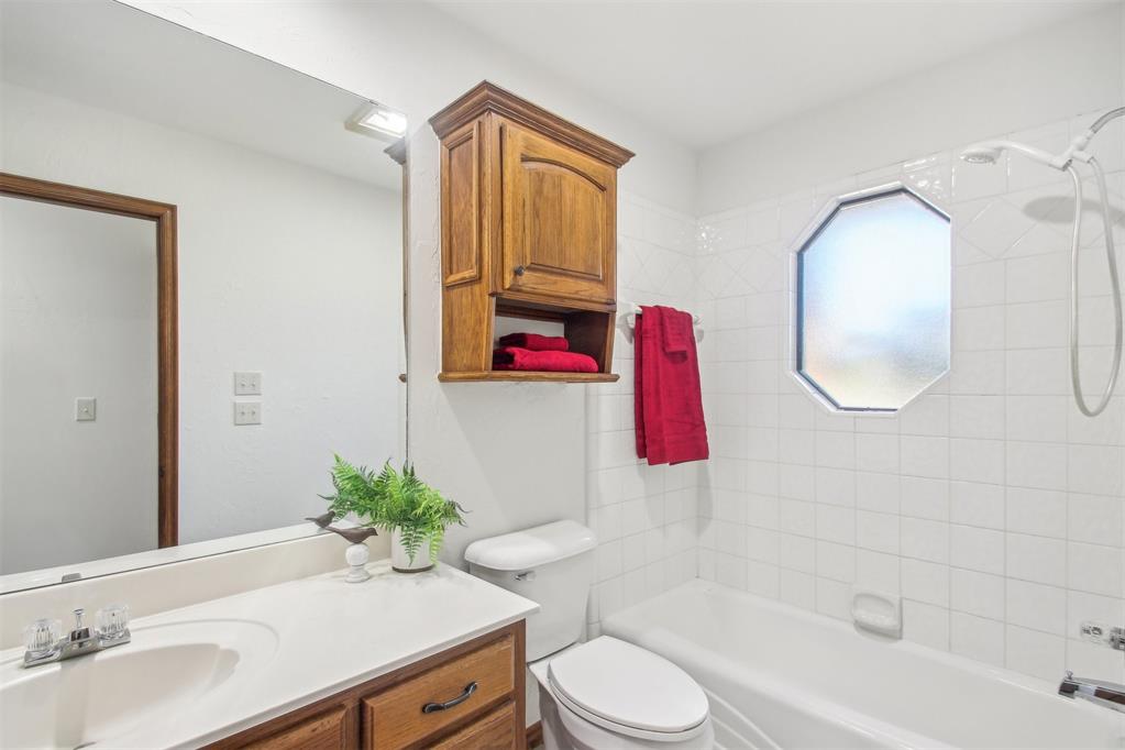 1236 Three Oaks Circle Property Photo 40