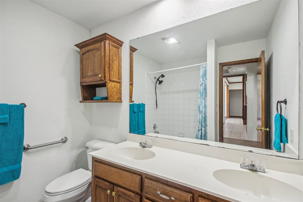 1236 Three Oaks Circle Property Photo 42