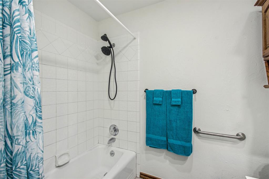 1236 Three Oaks Circle Property Photo 43