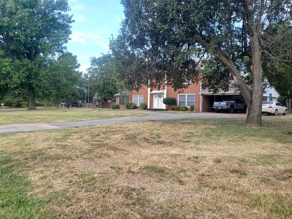 304 Country Club Drive Property Photo 3