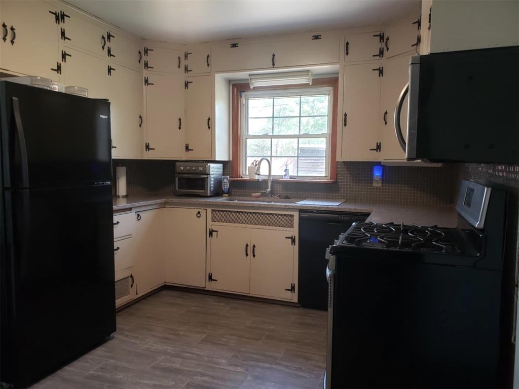 304 Country Club Drive Property Photo 5