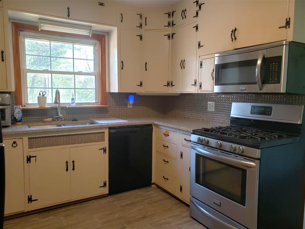 304 Country Club Drive Property Photo 6