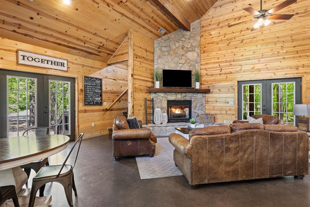 372 Timber Creek Trail Property Photo 4