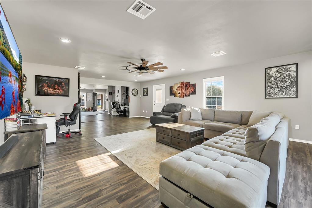208 S Mockingbird Drive Property Photo 6