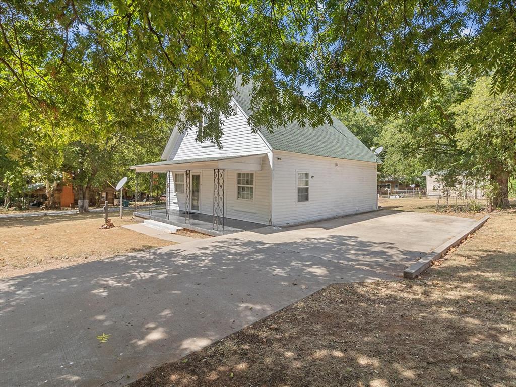 504 E C Avenue Property Photo 2