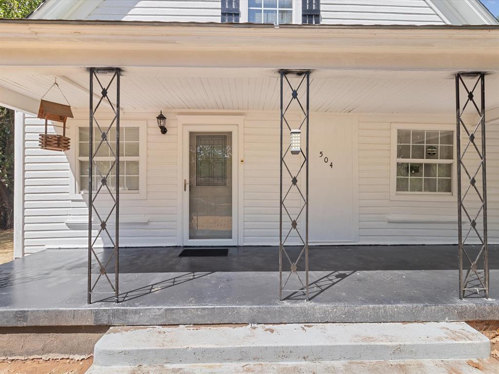 504 E C Avenue Property Photo 4