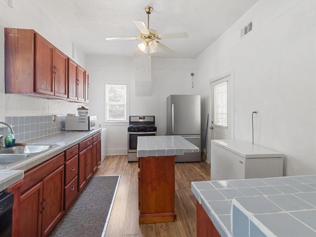 504 E C Avenue Property Photo 7