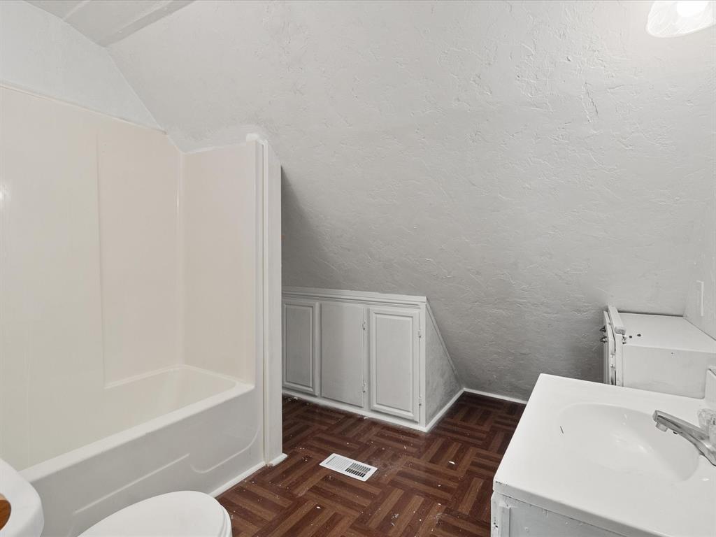 504 E C Avenue Property Photo 13