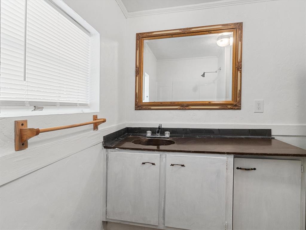 504 E C Avenue Property Photo 18