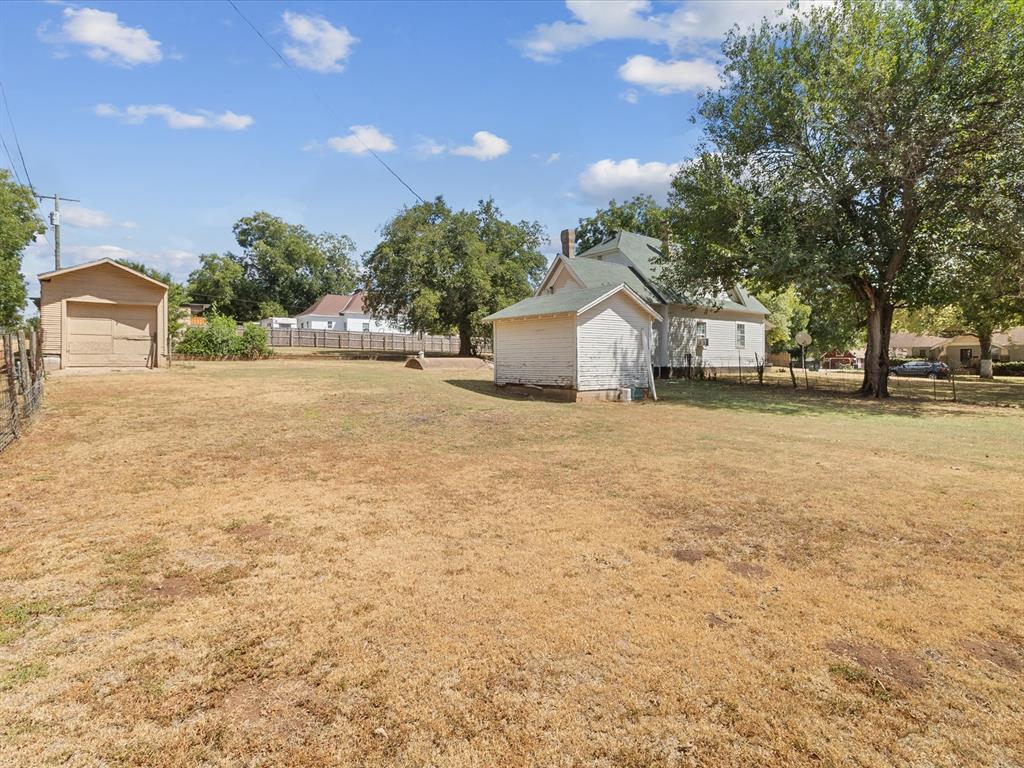 504 E C Avenue Property Photo 22