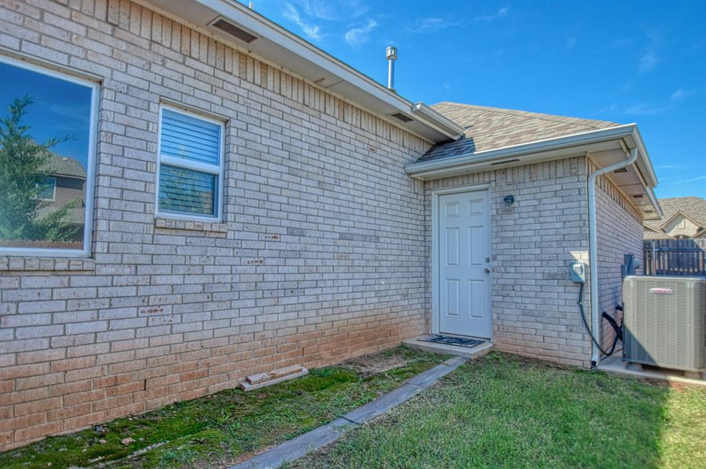 2109 Valley Hollow Property Photo 3