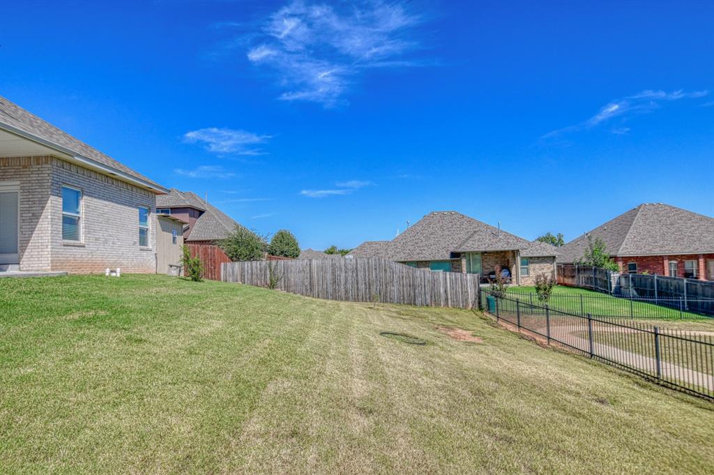 2109 Valley Hollow Property Photo 8