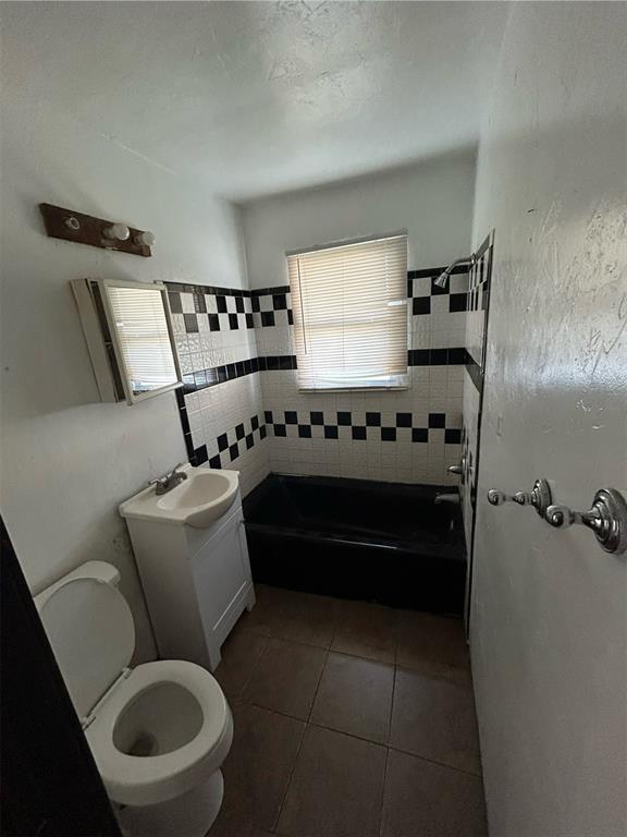 805 Nw 66 Street Property Photo 3