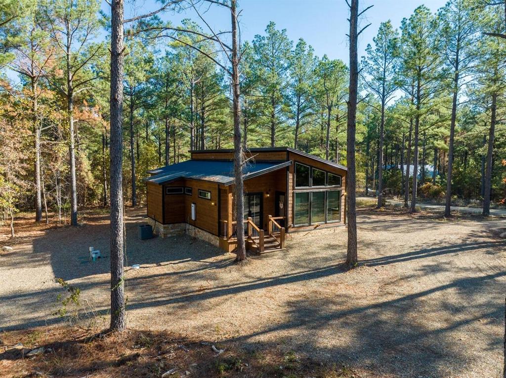 180 Alumacraft Trail Property Photo 3