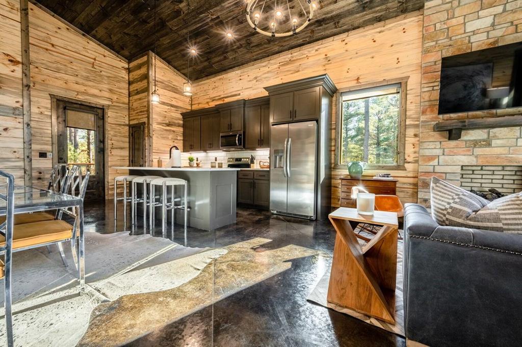 180 Alumacraft Trail Property Photo 7