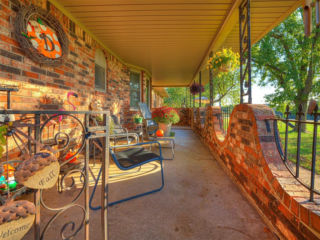 1322 S Jim Thorpe Boulevard Property Photo 6