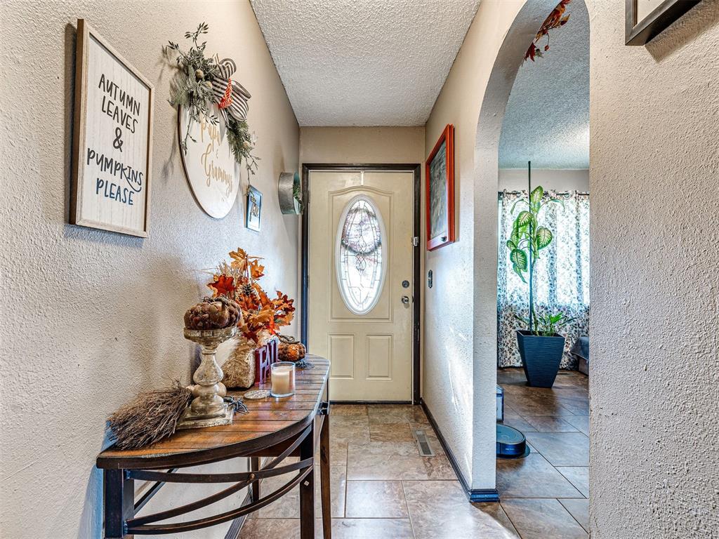 1322 S Jim Thorpe Boulevard Property Photo 8