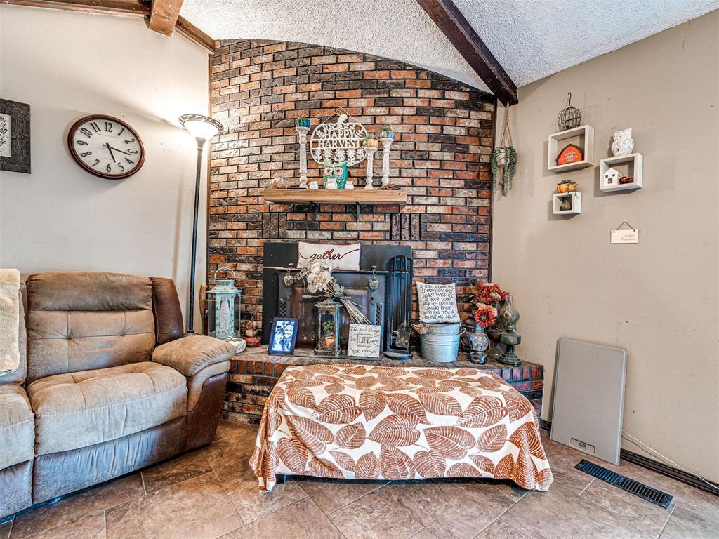 1322 S Jim Thorpe Boulevard Property Photo 12