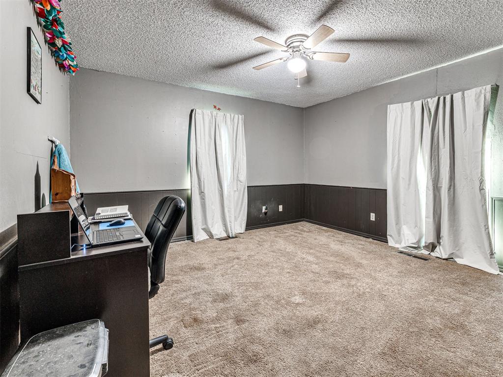 1322 S Jim Thorpe Boulevard Property Photo 20