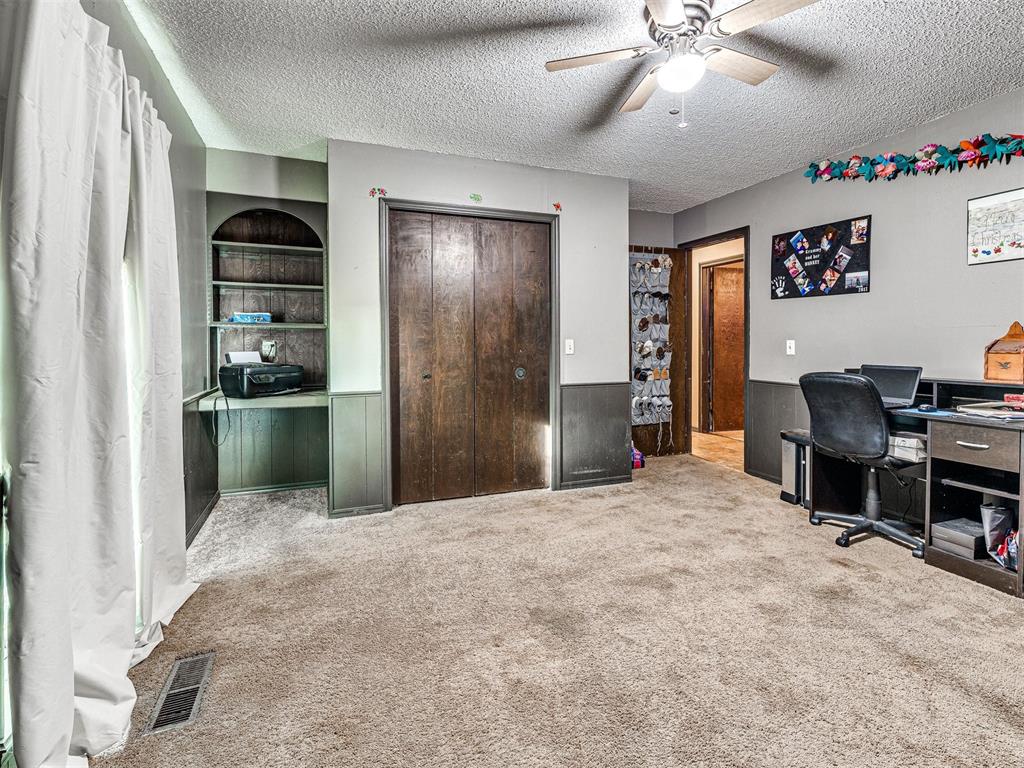 1322 S Jim Thorpe Boulevard Property Photo 21