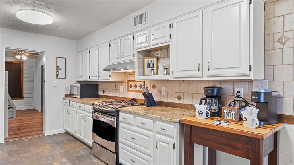 313 Post Oak Road Property Photo 15