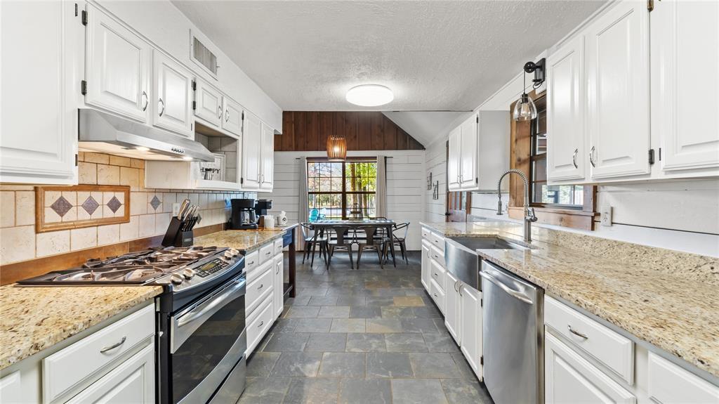313 Post Oak Road Property Photo 19