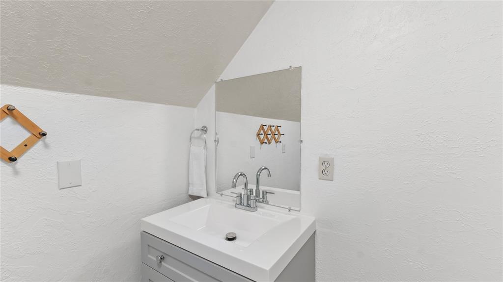 313 Post Oak Road Property Photo 33