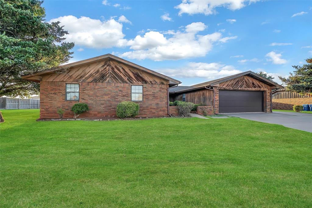 128 W Quail Drive Property Photo 3