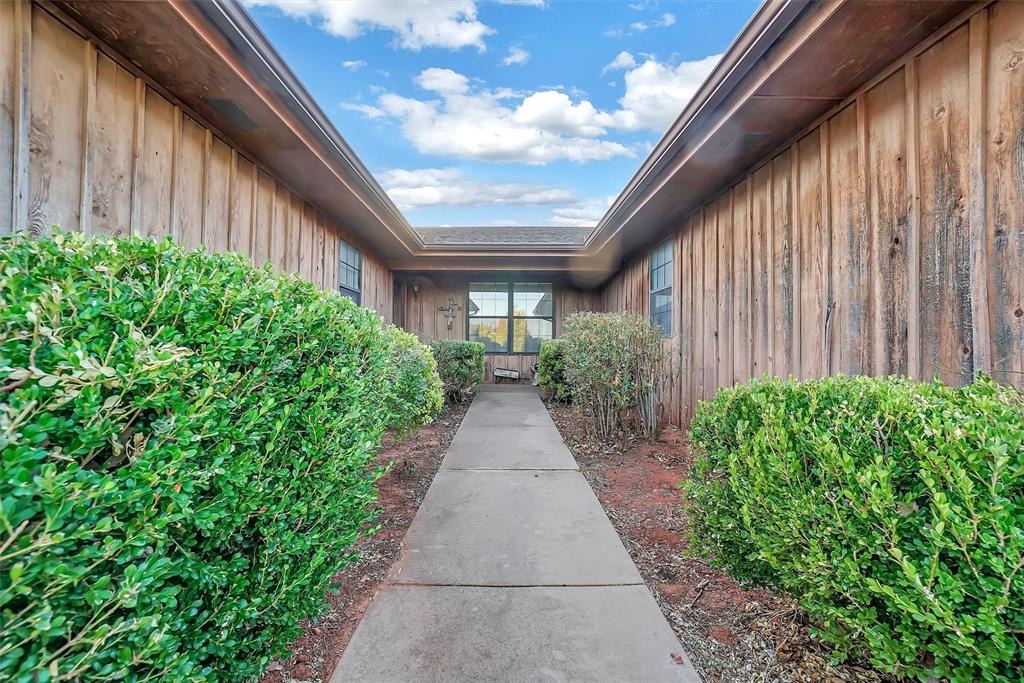 128 W Quail Drive Property Photo 4