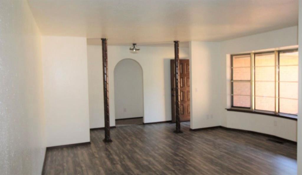 3700 Oak Grove Drive Property Photo 6