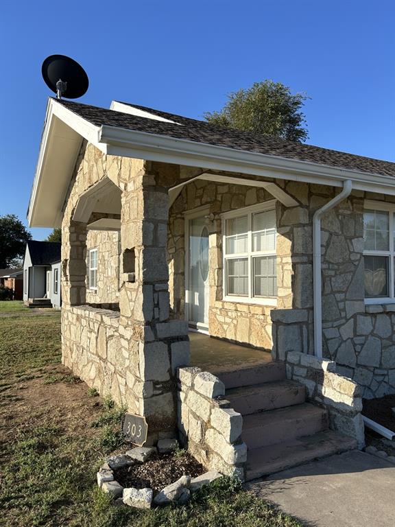 303 S Hwy 270 Property Photo 4