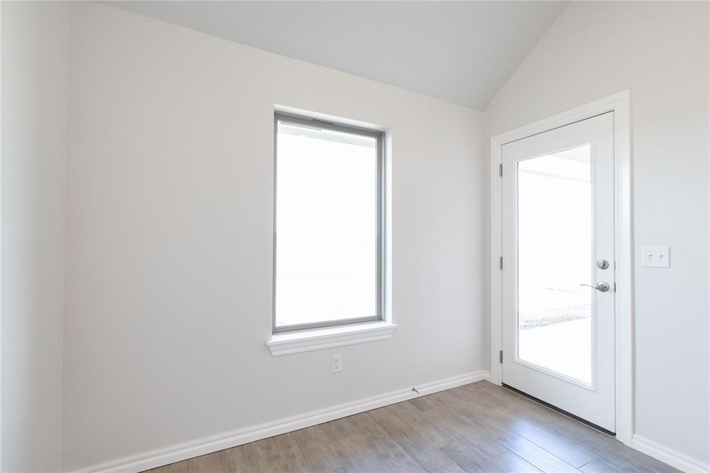 3833 Lynne Avenue Property Photo 6