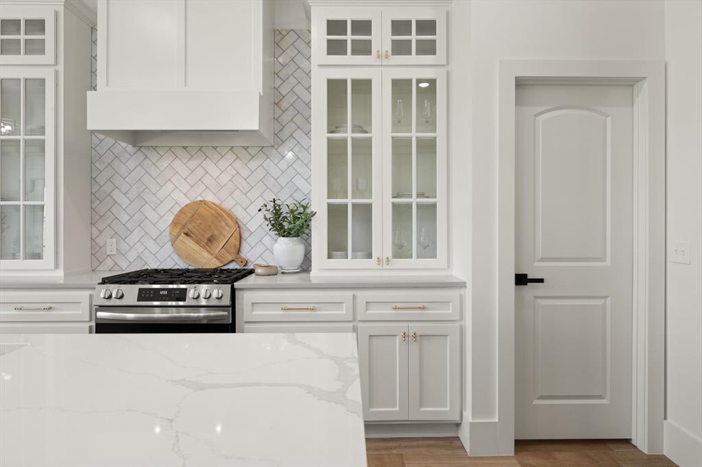 4381 Raymond Lane Property Photo 15