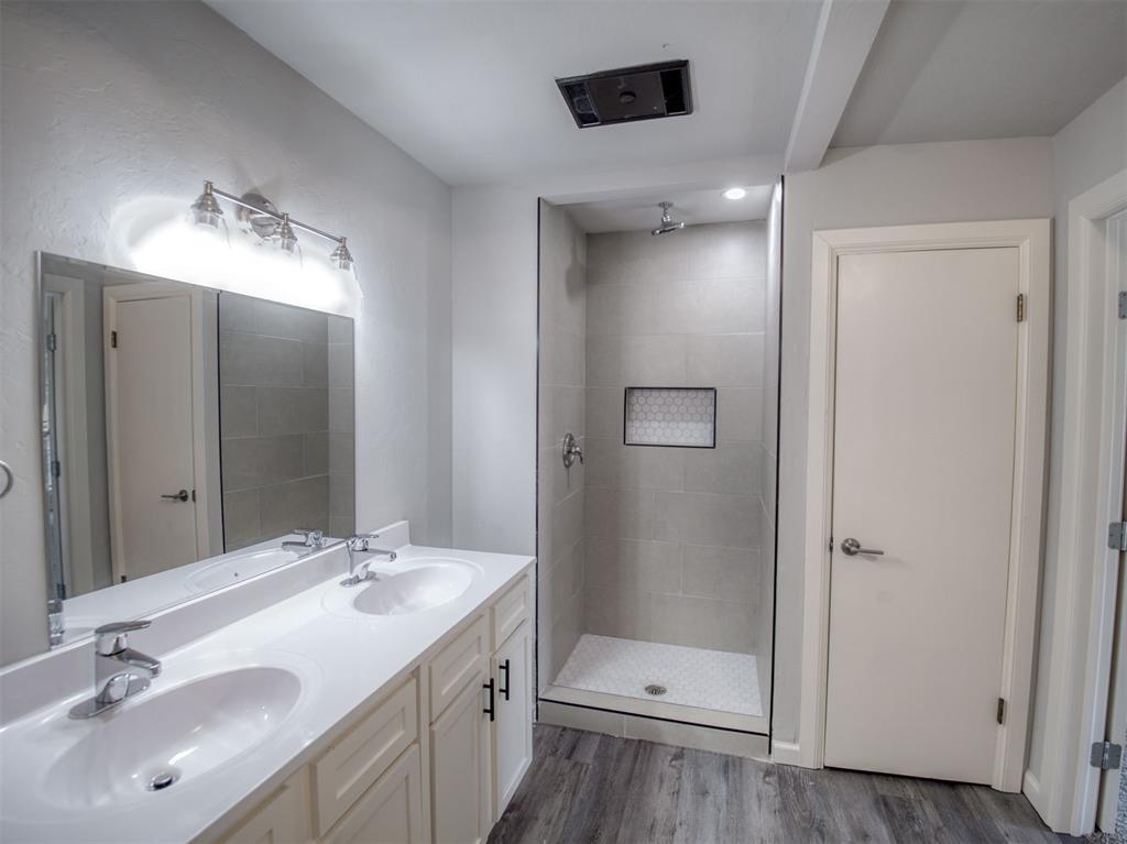2502 Ridgecrest Drive Property Photo 24