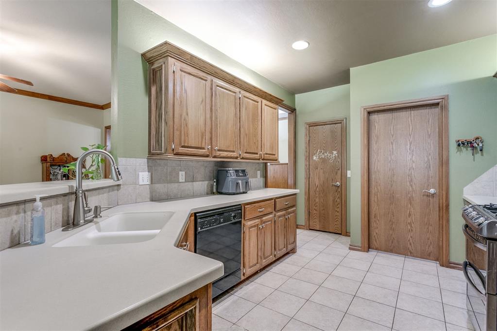 409 Dover Road Property Photo 14