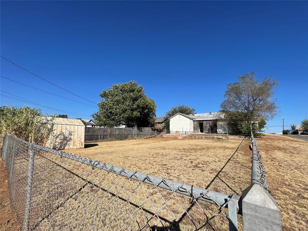 901 N Lee Street Property Photo 4
