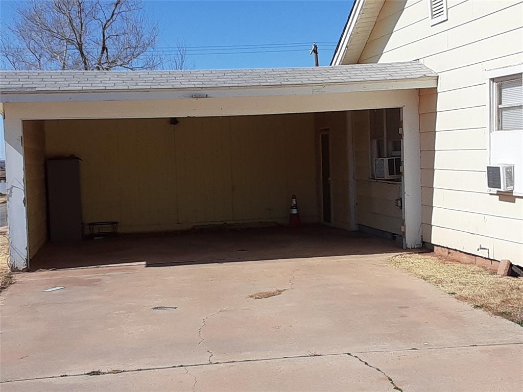 901 N Lee Street Property Photo 6