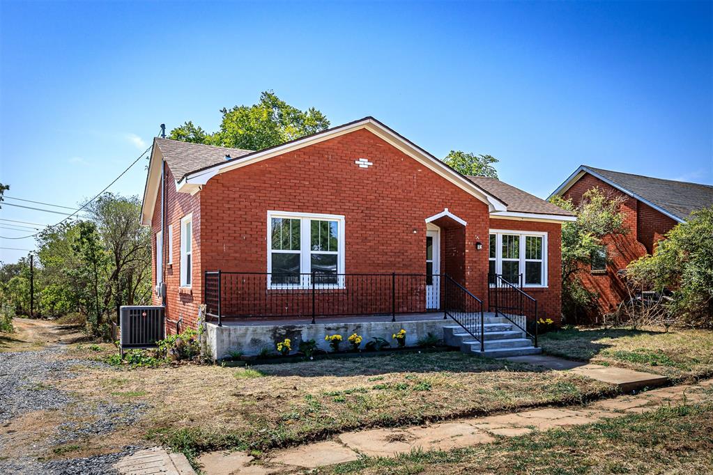 436 W Lincoln Street Property Photo 2