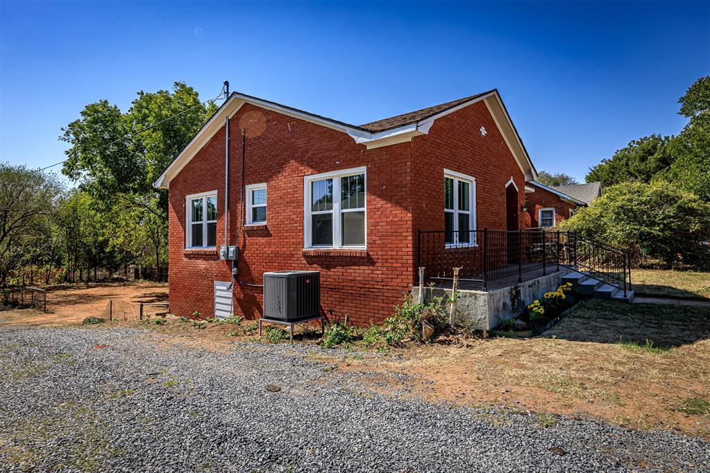 436 W Lincoln Street Property Photo 4