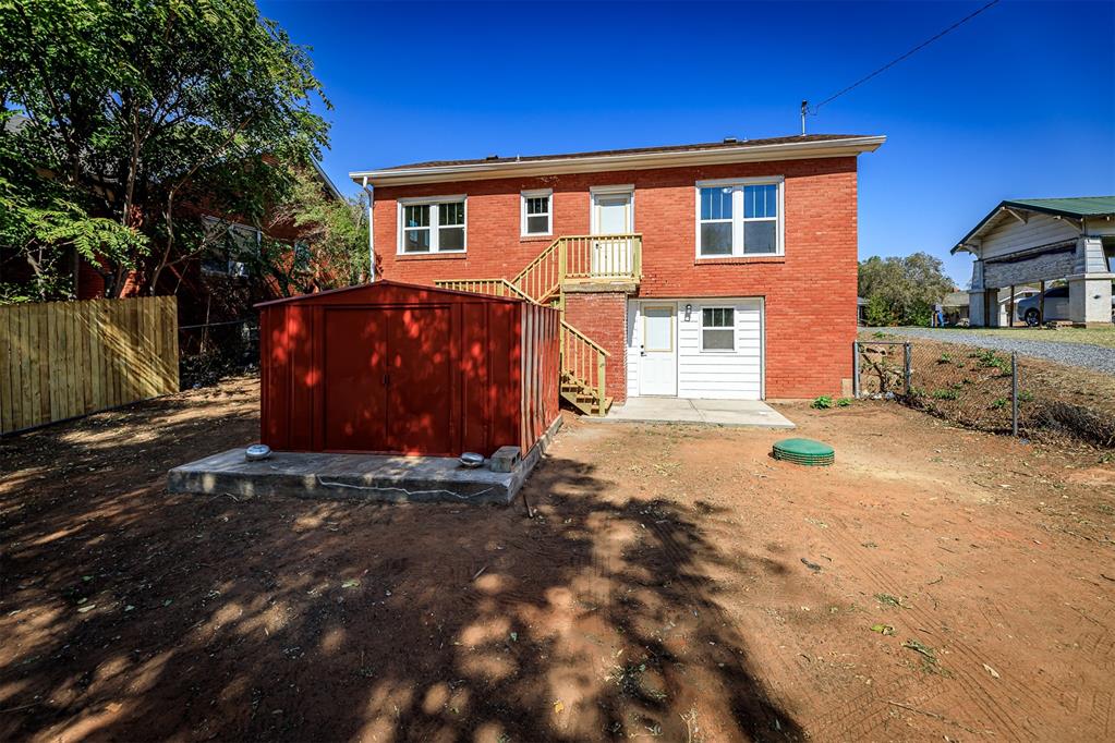 436 W Lincoln Street Property Photo 6
