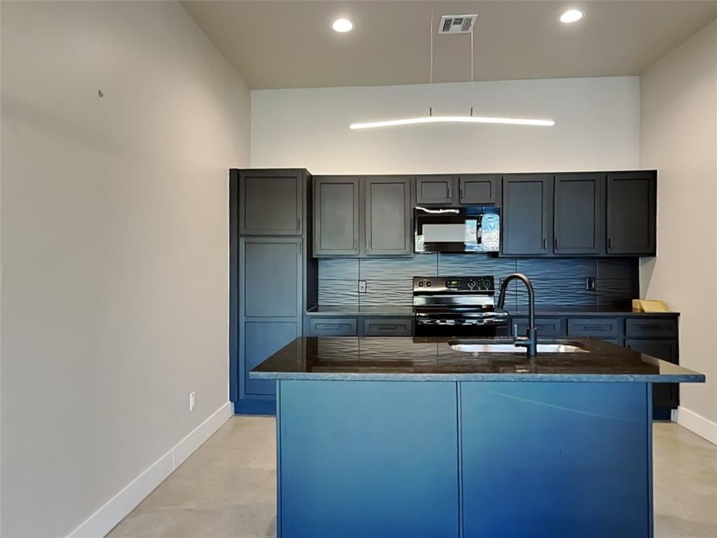 213 N Wright Street Property Photo 4