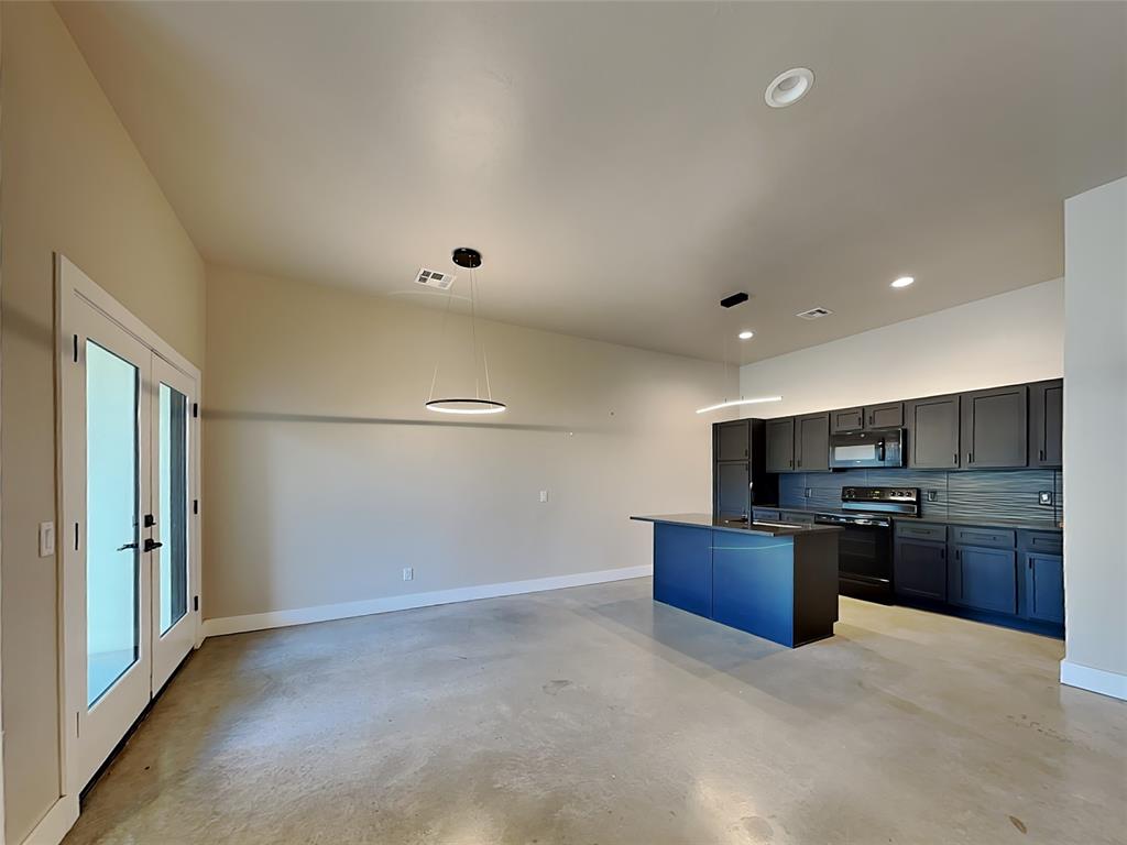 213 N Wright Street Property Photo 6