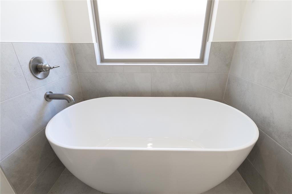 1813 Taines Turn Property Photo 14