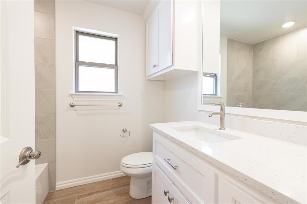 1813 Taines Turn Property Photo 18
