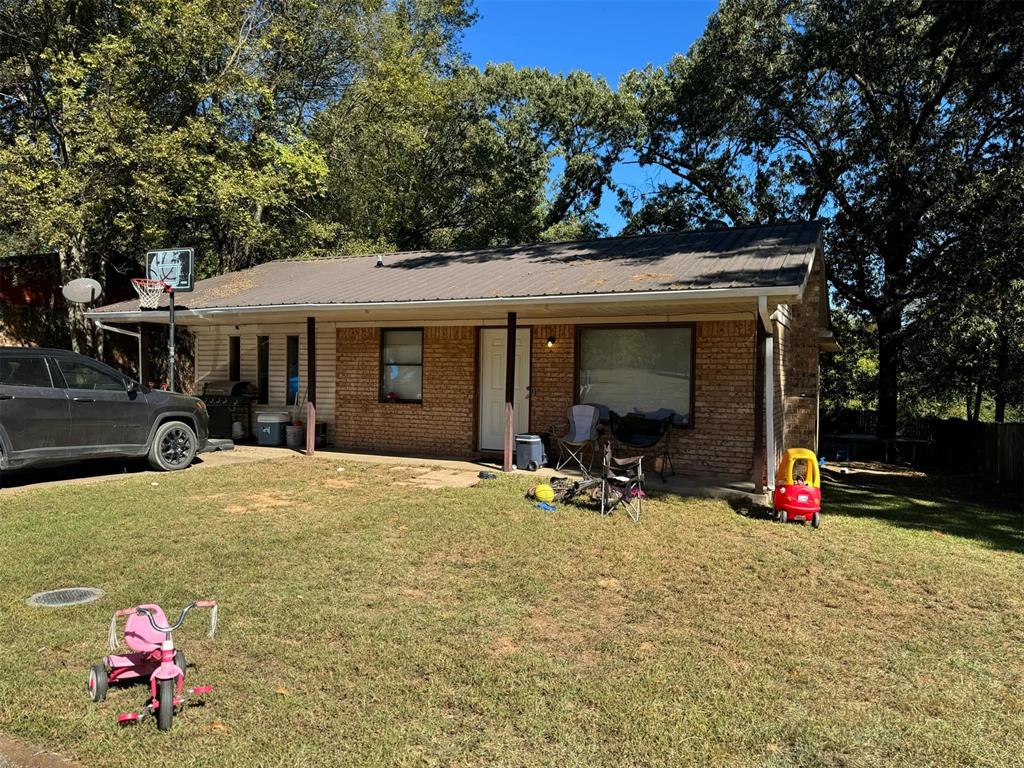 606 E Circle Drive Property Photo