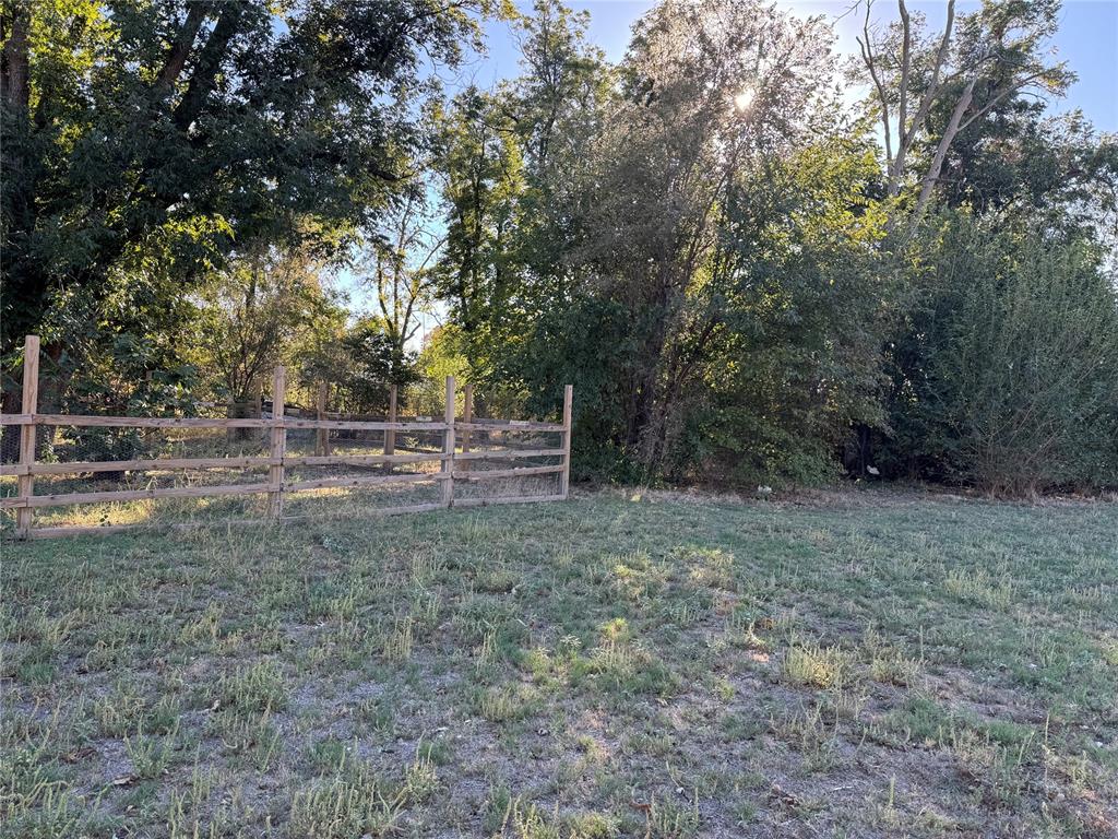 521 E Davis Avenue Property Photo 11