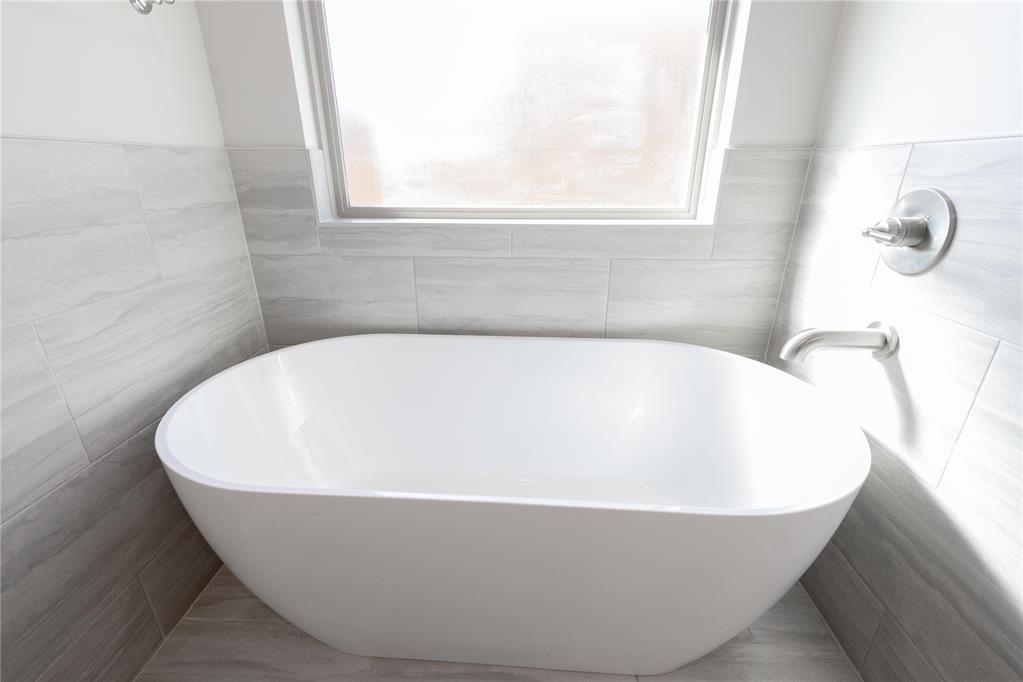 16025 Coneflower Drive Property Photo 12