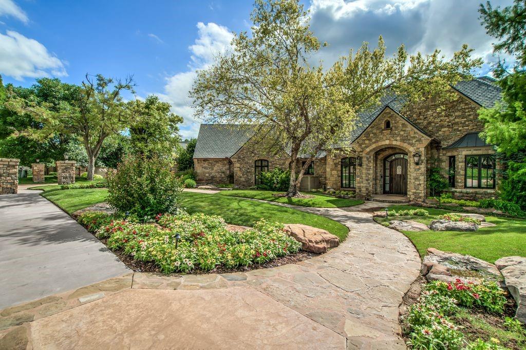 6401 Oak Tree Drive Property Photo 6