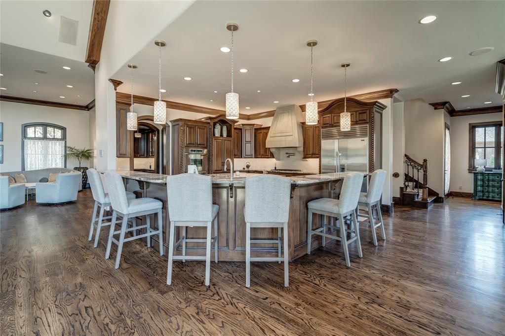 6401 Oak Tree Drive Property Photo 14